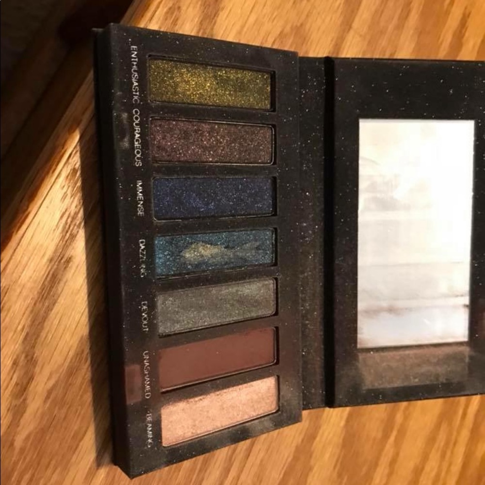 Younique Anniversary eyeshadow palette